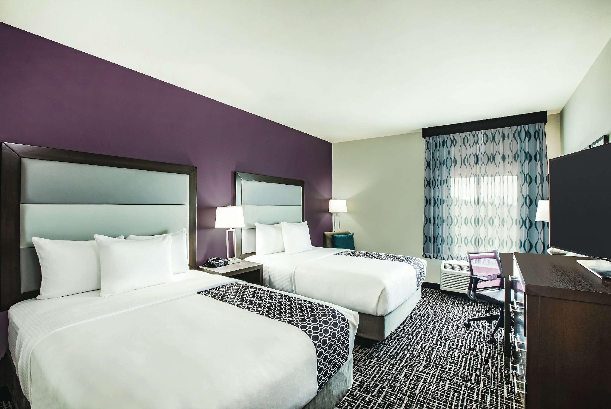 La Quinta By Wyndham La Plaza Mall Hotel
