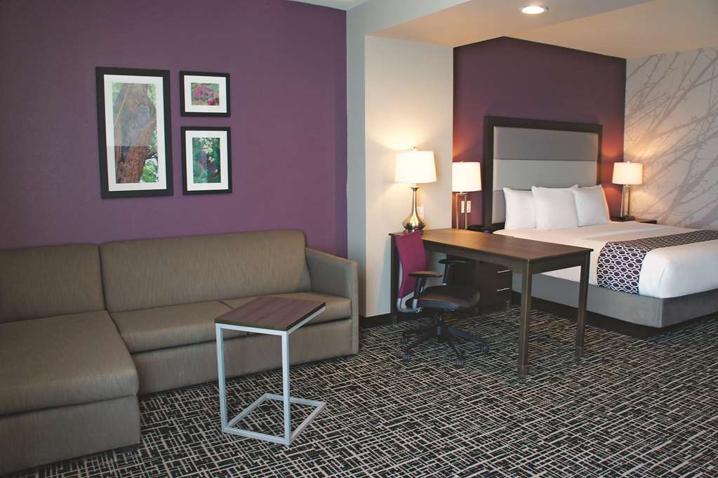 La Quinta By Wyndham La Plaza Mall Hotel 3*